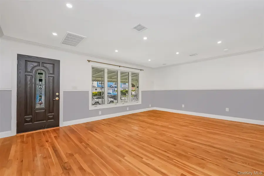 2088 Renfrew Avenue, Elmont, NY 11003 - #3
