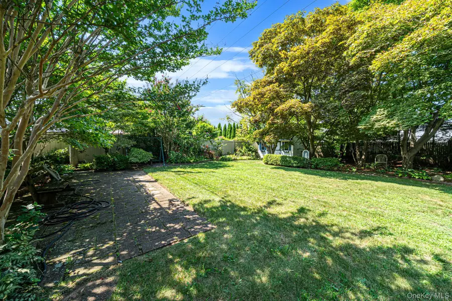 27 Old Farm Road, Levittown, NY 11756 - #3