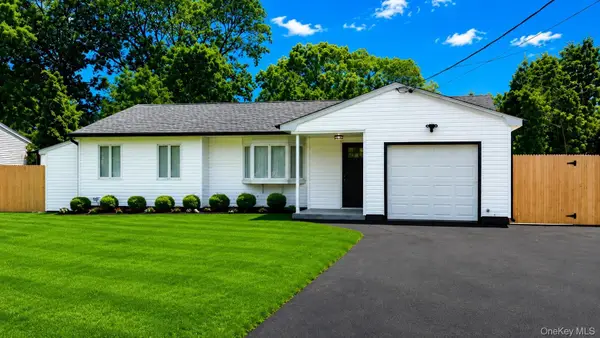 16 Adobe Drive, Shirley, NY 11967