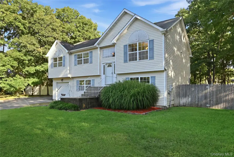 3 Mulligan Drive, Medford, NY 11763 - #2
