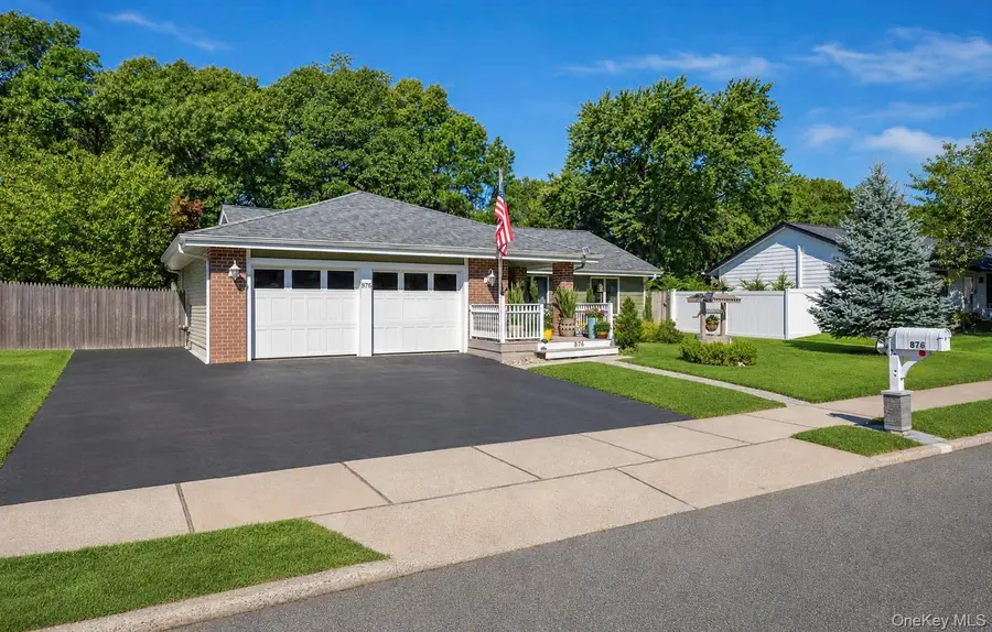 876 Greenbelt Parkway W, Holbrook, NY 11741 - #2
