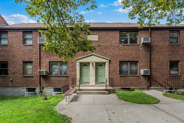 58 09 246th Crescent #upper unit, Douglaston, NY 11362