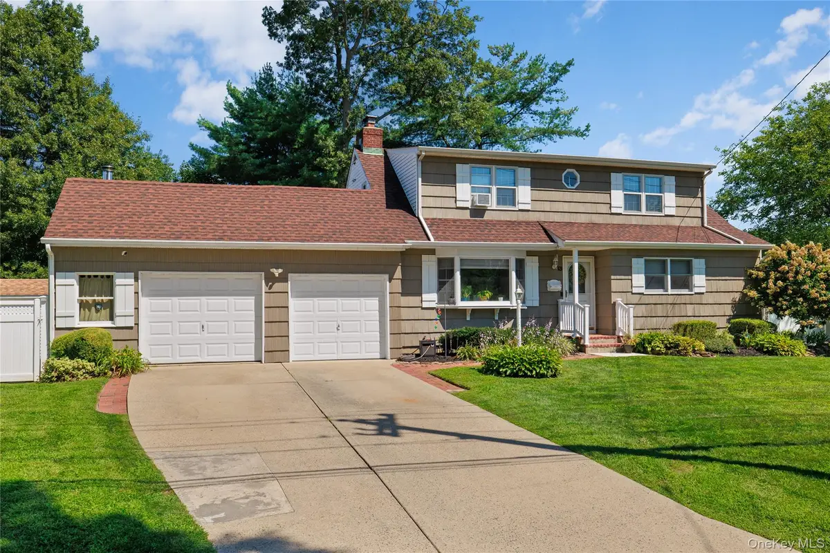 13 Westwood Drive, North Babylon, NY 11703 - #1