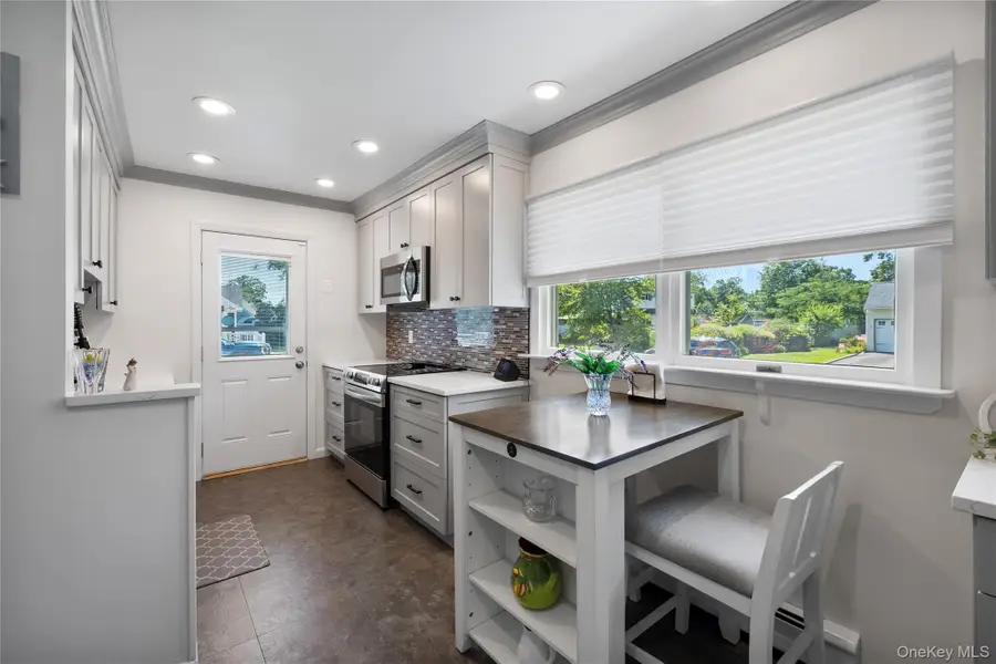 13 Westwood Drive, North Babylon, NY 11703 - #3