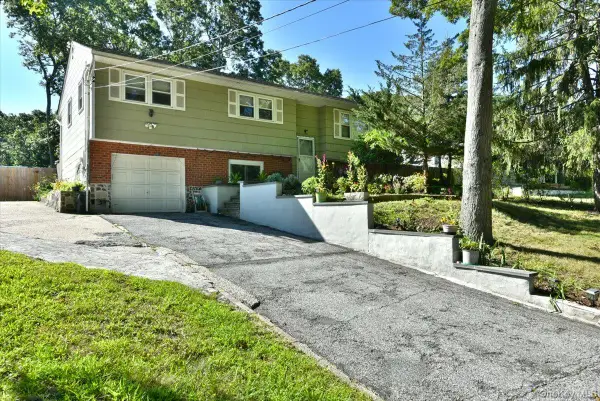 16 Edgar Drive, Smithtown, NY 11787