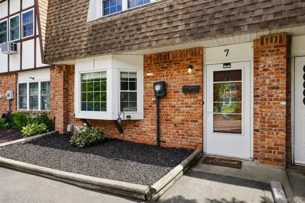 7 Roundtree Court, Beacon, NY 12508