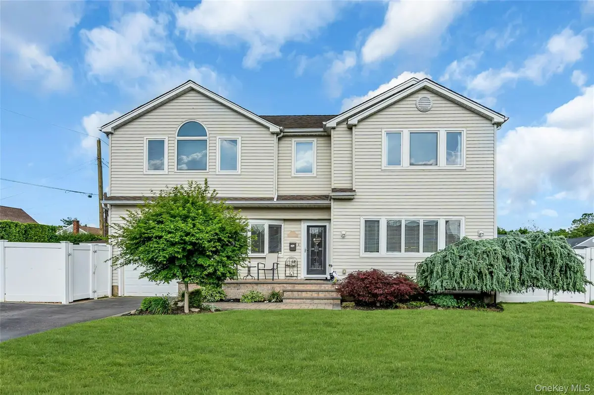 7 Mohawk Drive, Massapequa, NY 11758 - #1
