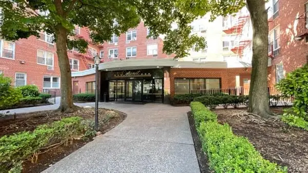 63-11 Queens Boulevard #E17, Woodside, NY 11377