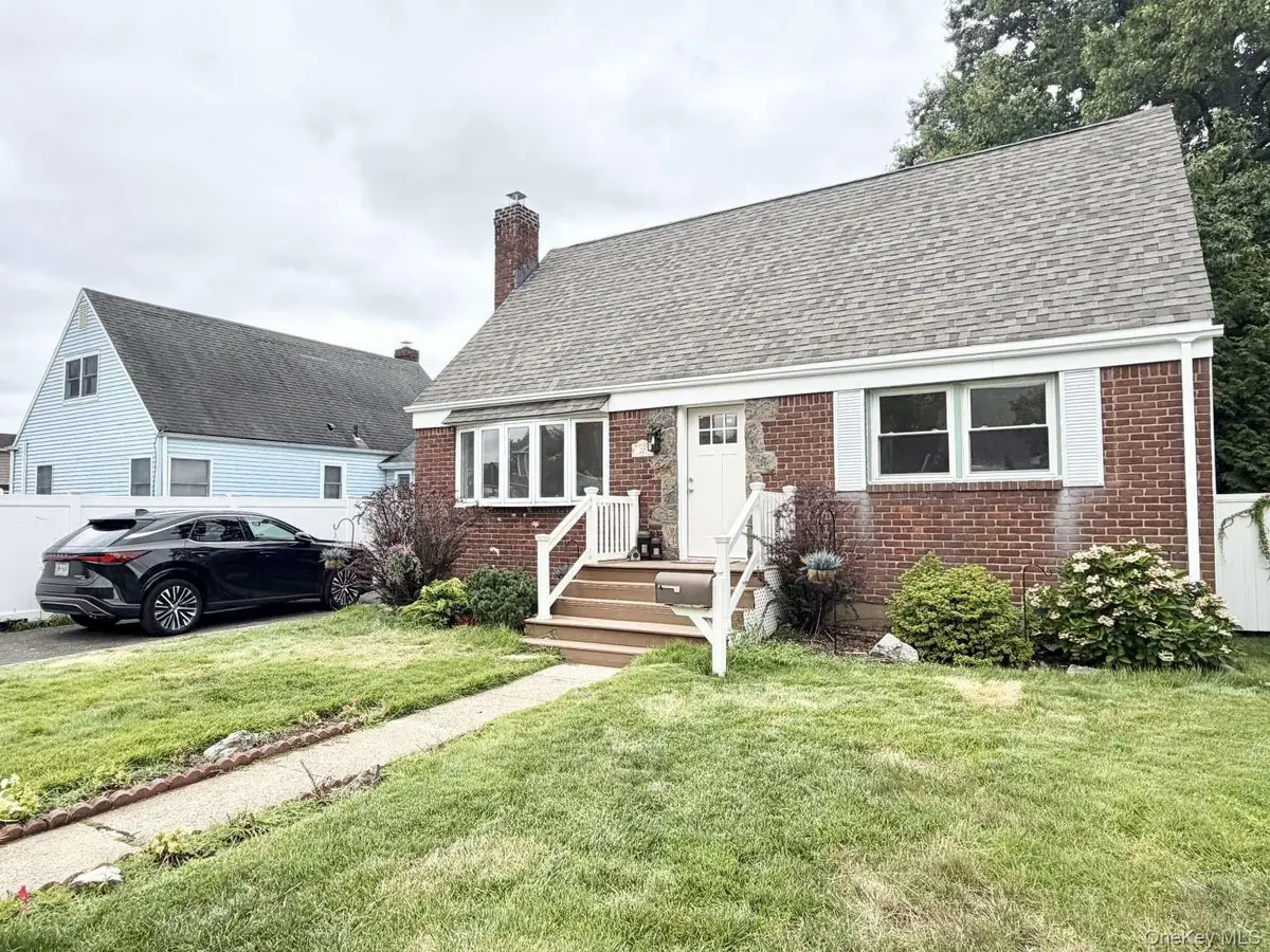 20 Iris Avenue, Merrick, NY 11566 - #1