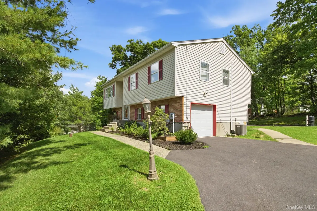 17 Old Hemlock Drive, New Windsor, NY 12553 - #1