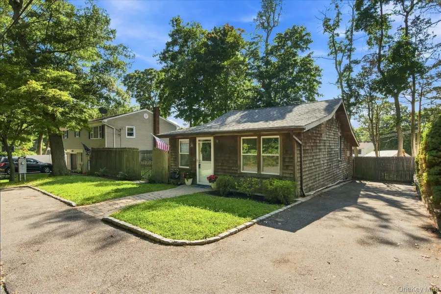 90 Jute Road, Rocky Point, NY 11778 - #3
