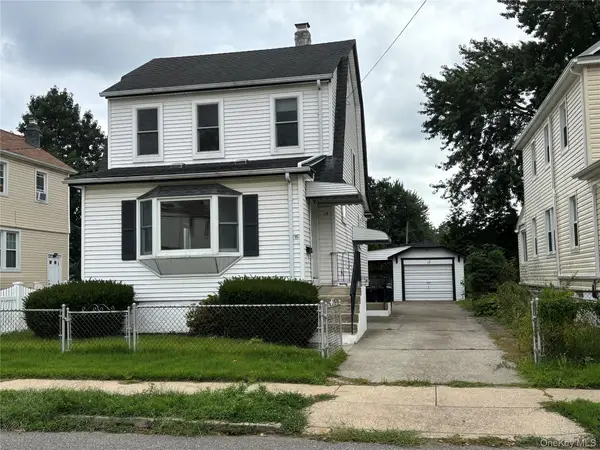 17 Wood Lane, Valley Stream, NY 11581