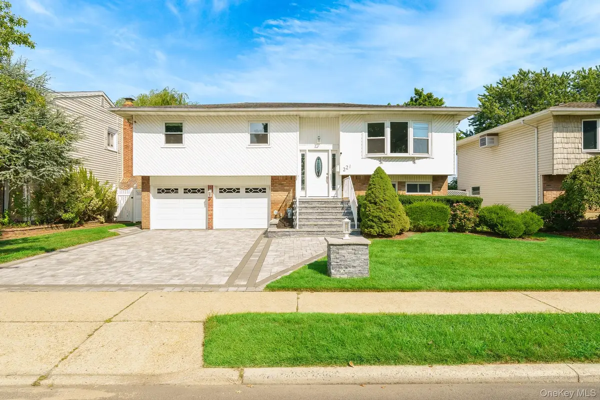221 Roosevelt Avenue, Massapequa Park, NY 11762 - #1