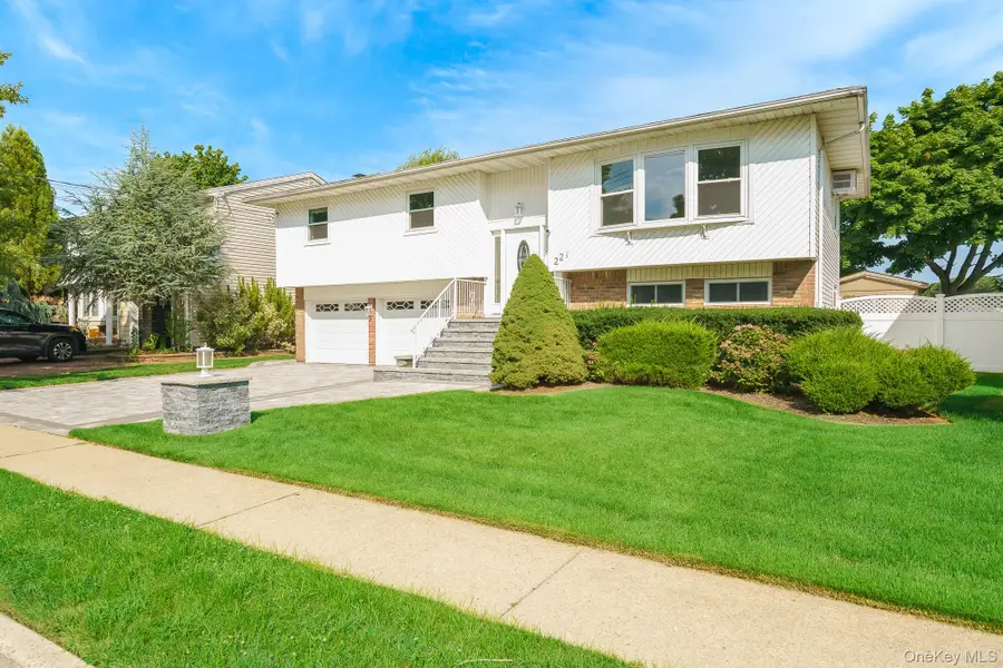 221 Roosevelt Avenue, Massapequa Park, NY 11762 - #2