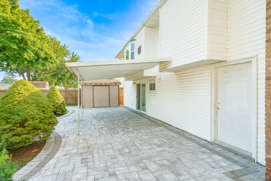 221 Roosevelt Avenue, Massapequa Park, NY 11762 - #3