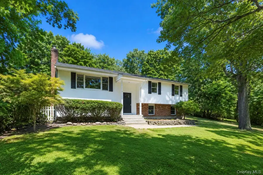 42 Noahs Path, Rocky Point, NY 11778 - #3