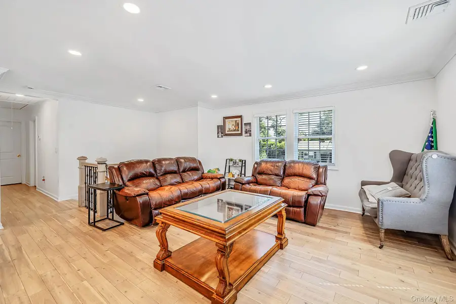 5 Curtis Court, Mastic, NY 11950 - #3