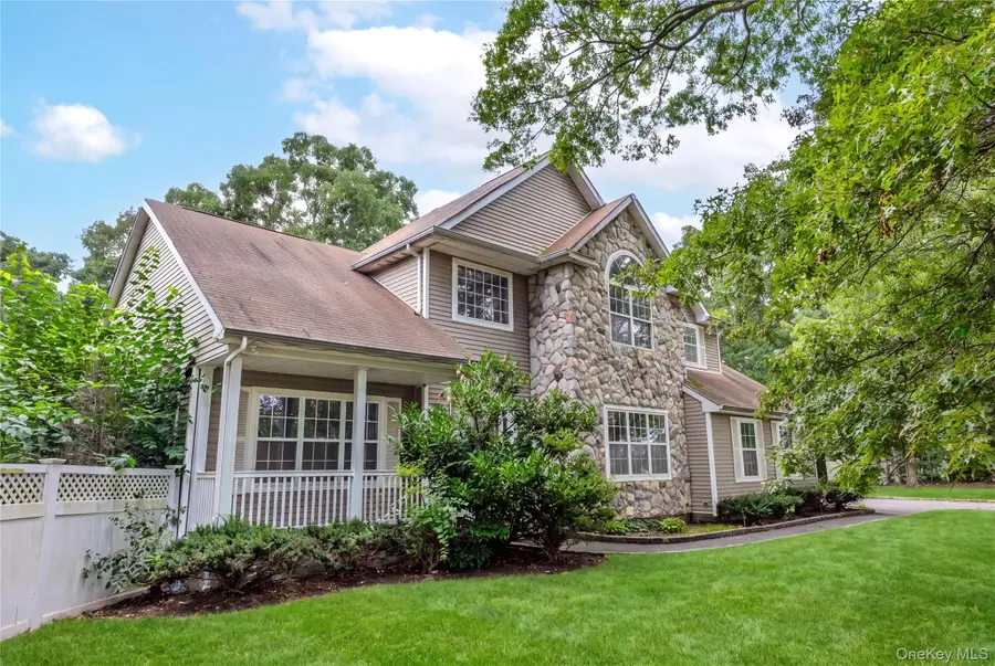 16 Jacobsen Court, Medford, NY 11763 - #3
