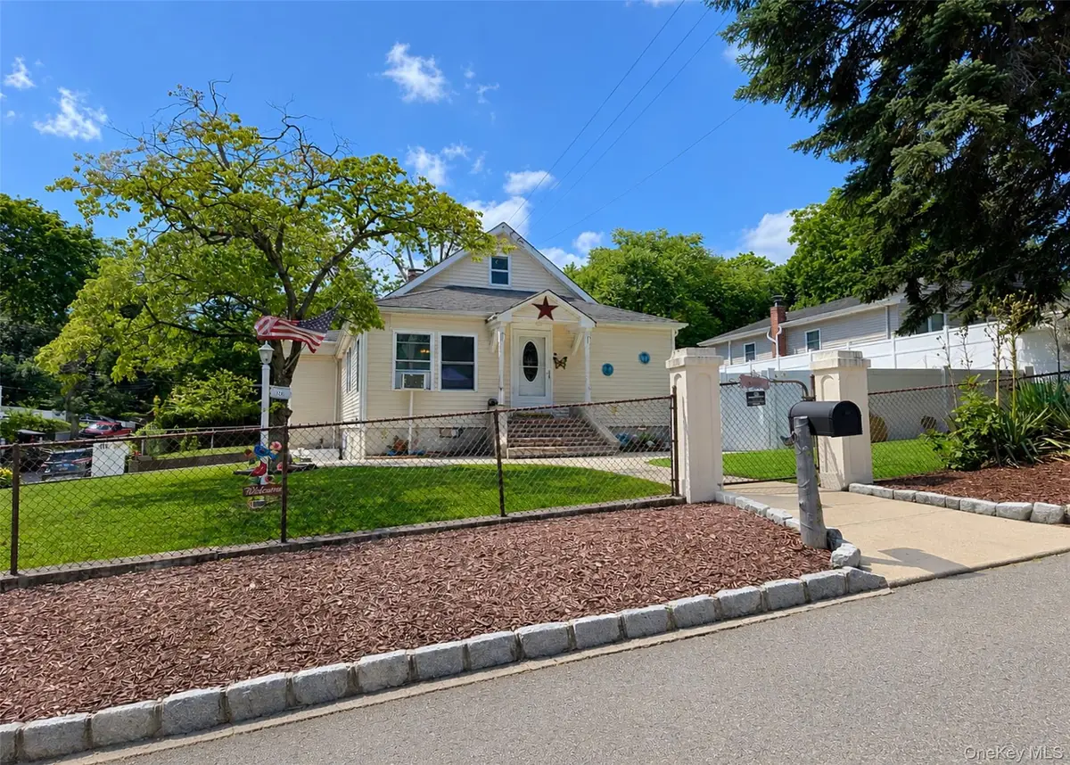 170 Woodycrest Drive, Farmingville, NY 11738 - #1