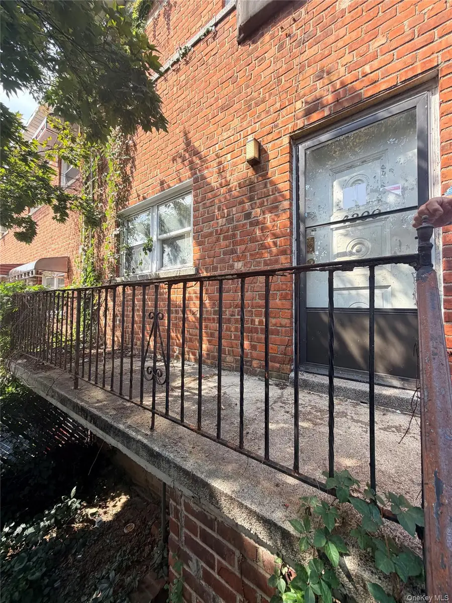 4200 E Tremont Avenue, Bronx, NY 10465 - #2