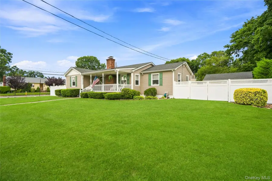 494 N Putnam Avenue, Lindenhurst, NY 11757 - #2