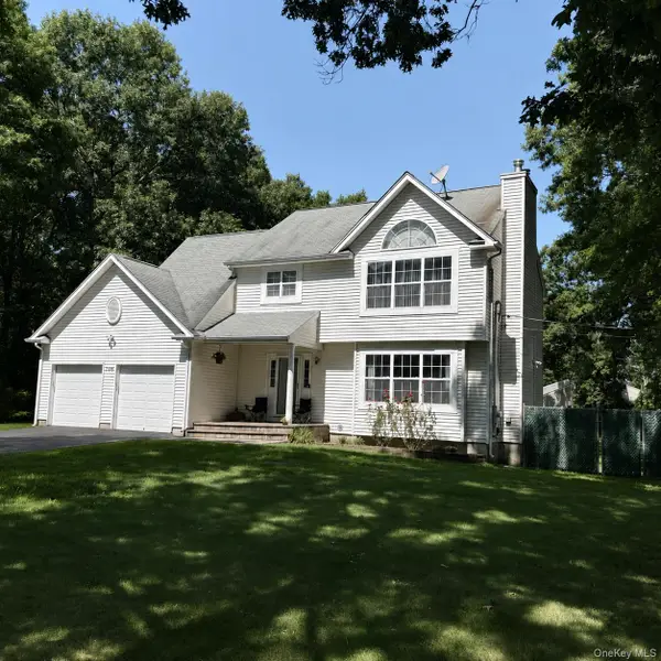 109 Crestwood Drive, Shirley, NY 11967