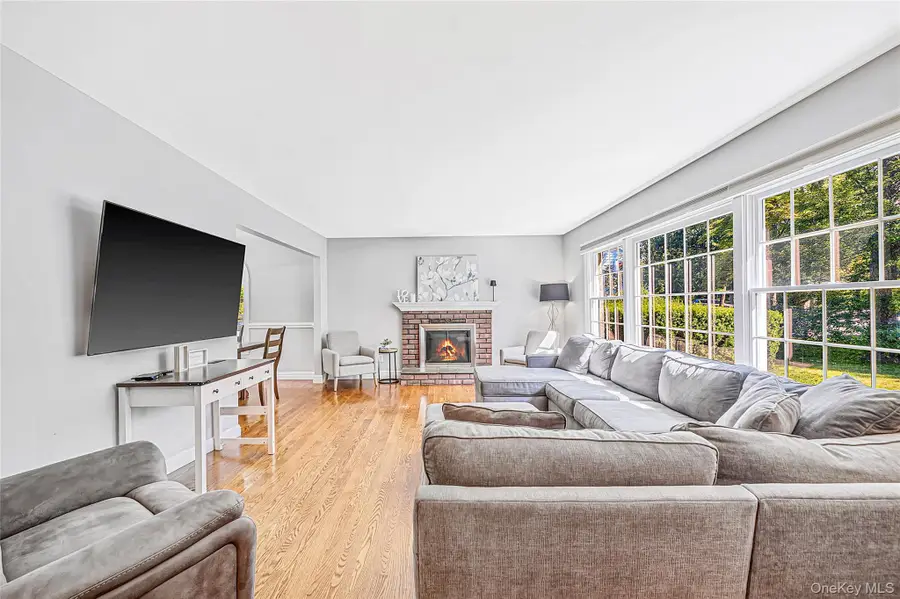 16 Dogwood Drive, Smithtown, NY 11787 - #2