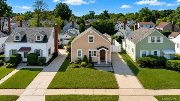 22 Shine Place, Valley Stream, NY 11581