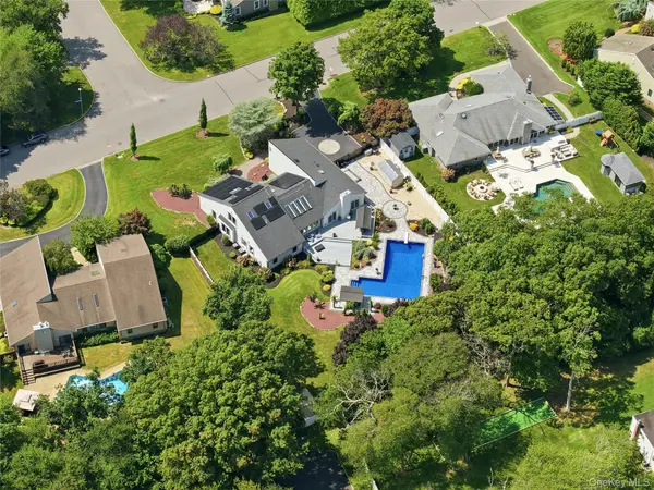31 Deer Run, East Islip, NY 11730