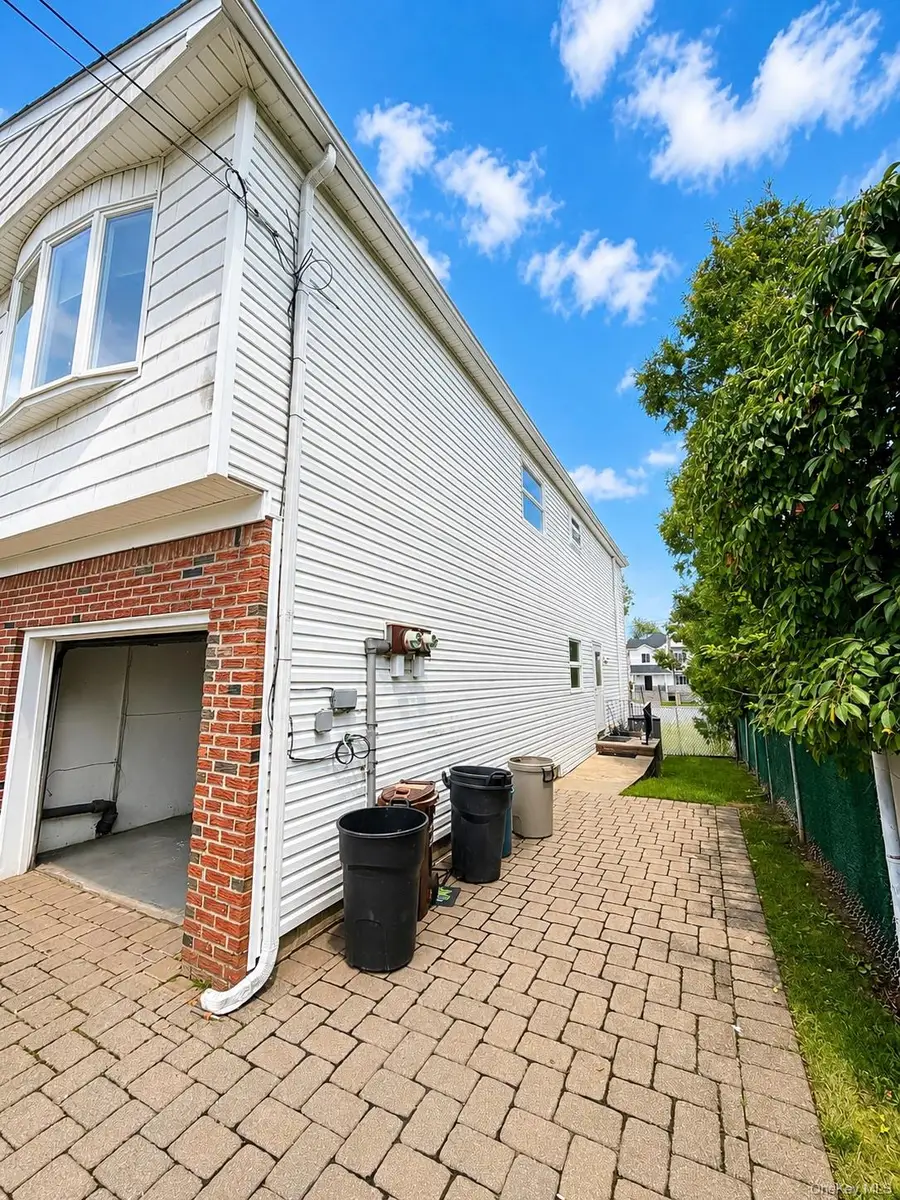 404 Edgegrove Avenue, Staten Island, NY 10312 - #3