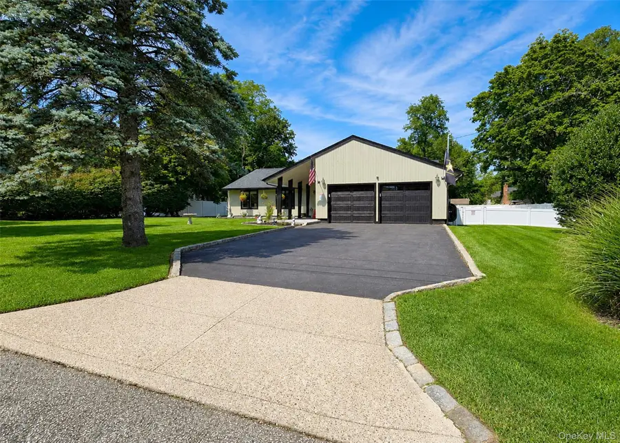3 Stratford Road, Miller Place, NY 11764 - #2