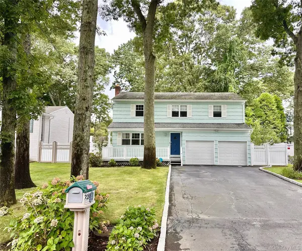 22 Sheppard Lane #B, Smithtown, NY 11787