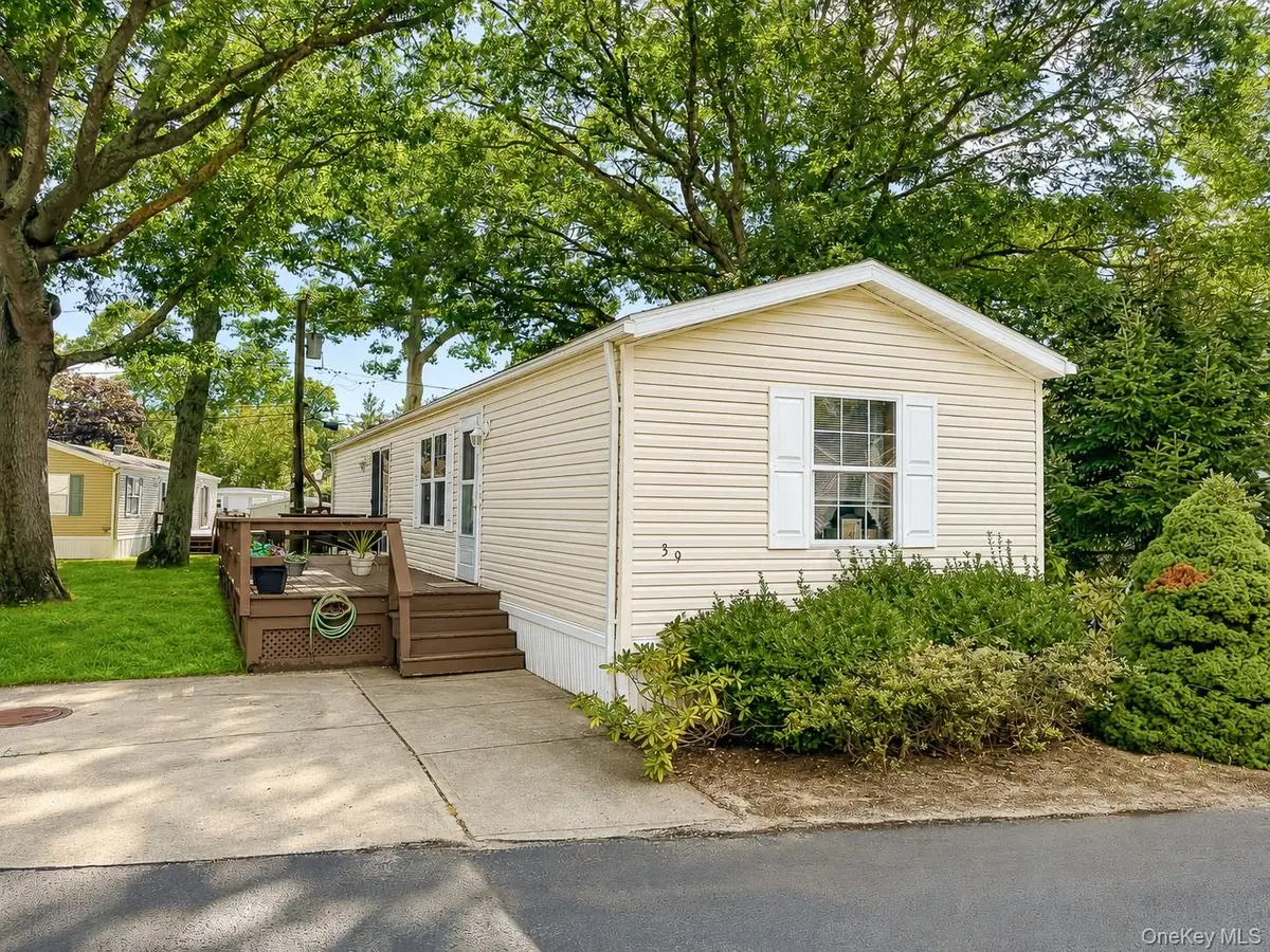 37 Hubbard #39, Riverhead, NY 11901 - #1