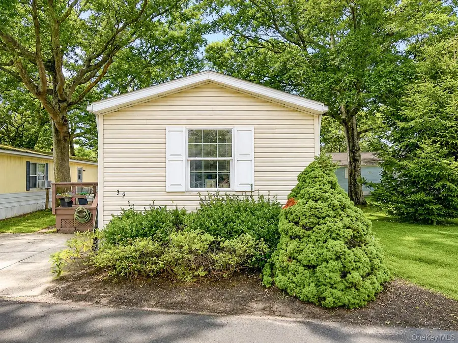 37 Hubbard #39, Riverhead, NY 11901 - #2