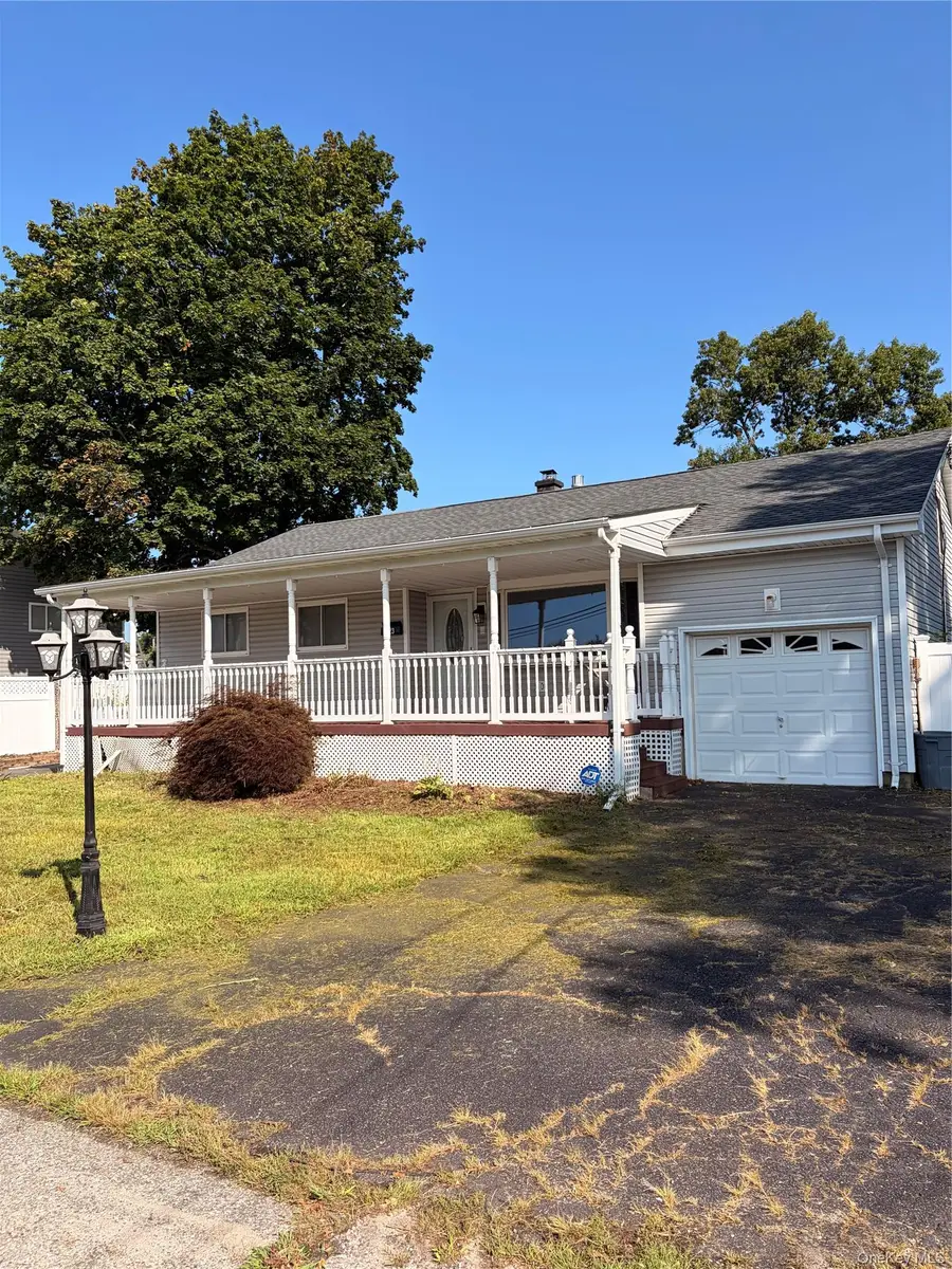 423 Elmwood Street, Islip Terrace, NY 11752 - #3