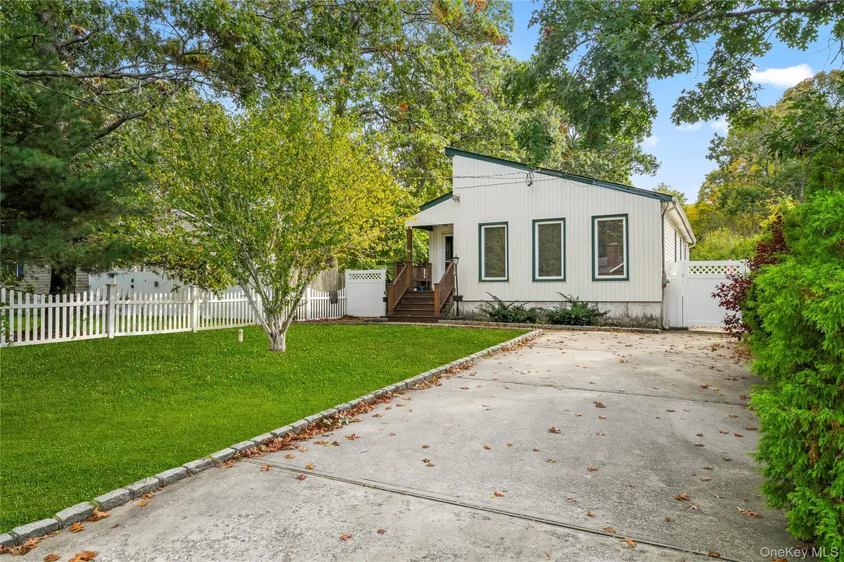 26 Dawn Drive, Shirley, NY 11967 - #1