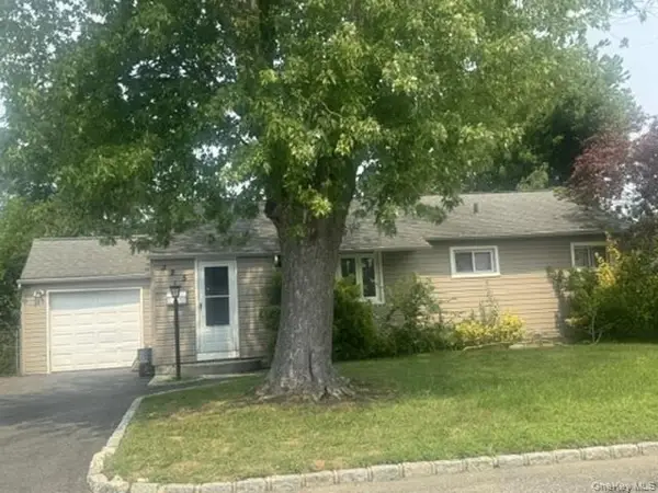 325 Glynn Street, North Babylon, NY 11703