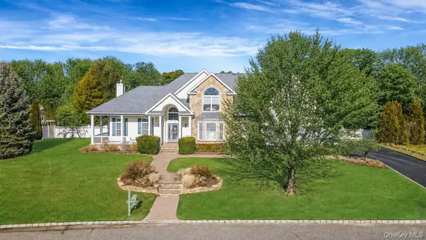 3 Crossfield Court, Shoreham, NY 11786