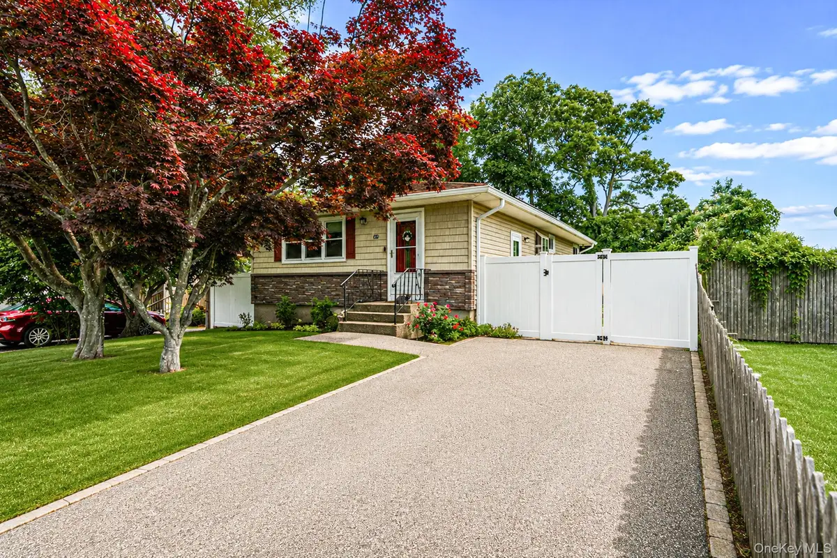 24 Trafalgar Drive, Shirley, NY 11967 - #1