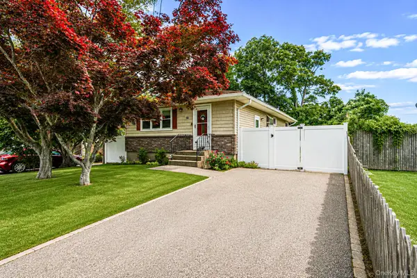 24 Trafalgar Drive, Shirley, NY 11967
