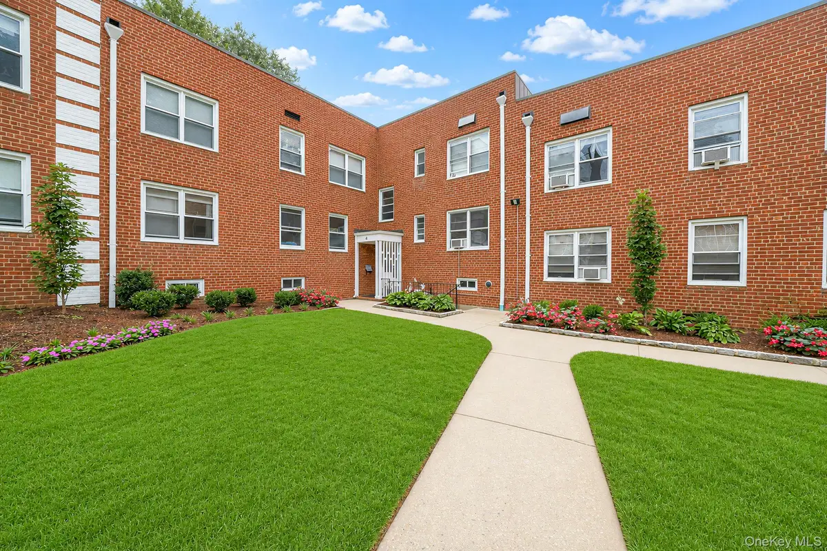 4 Edwards St #1E, Roslyn Heights, NY 11577 - #1