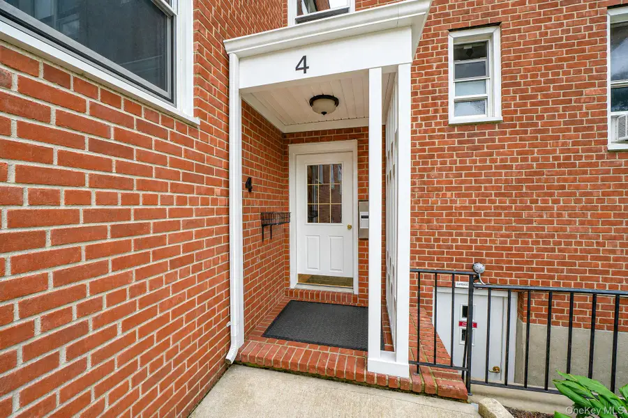 4 Edwards St #1E, Roslyn Heights, NY 11577 - #2