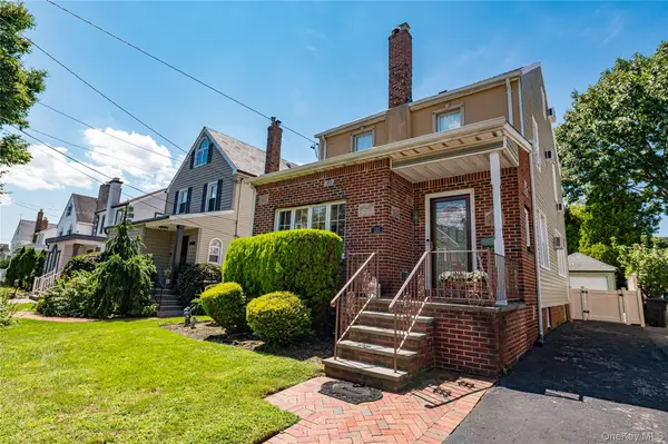 533 Marcellus Road, Williston Park, NY 11596