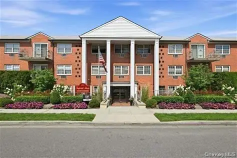 250 Village Avenue N #C23, Rockville Centre, NY 11570
