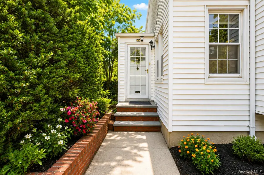 26 Van Nostrand Court, Little Neck, NY 11362 - #3