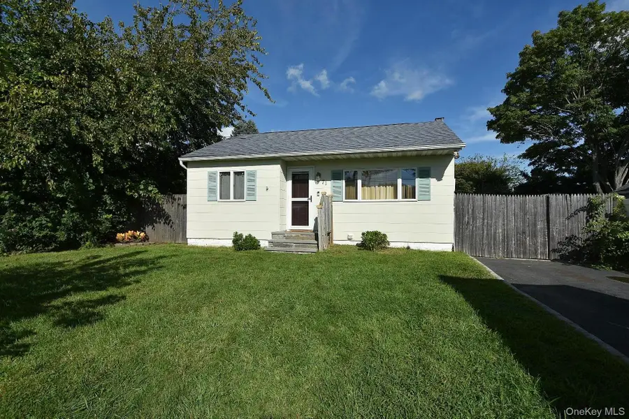 71 John Drive, Farmingville, NY 11738 - #3