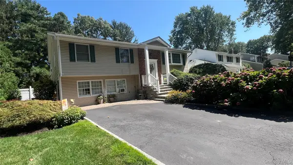 22 Lenore Place, Hauppauge, NY 11788