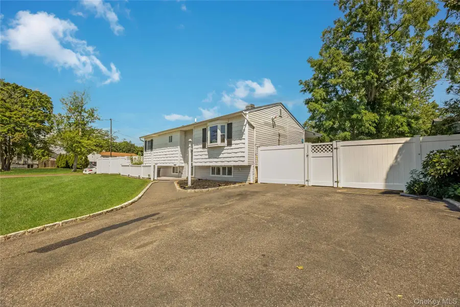 2401 Wave Avenue, Medford, NY 11763 - #2