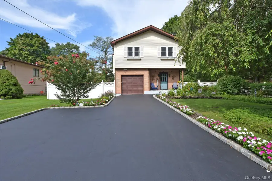 4 Huck Finn Lane, Shoreham, NY 11786 - #2