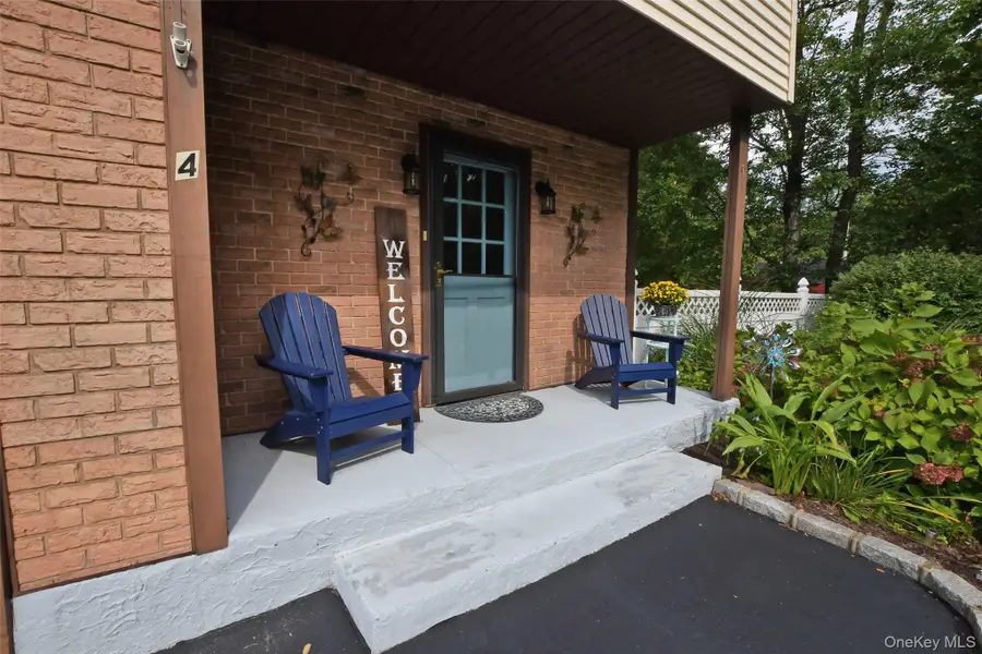 4 Huck Finn Lane, Shoreham, NY 11786 - #3
